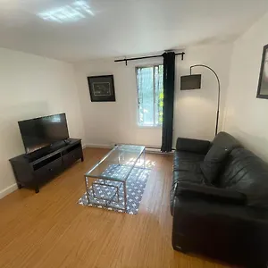 Village Avec Balcon - 1622b , Montréal Canada
